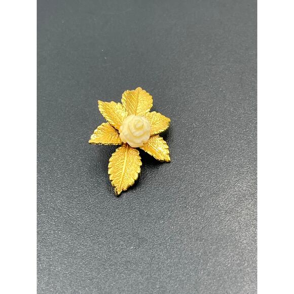 Wells Vintage 14K Gold Filled Rose Flower Leaf Carved Pin Brooch - Picture 4 of 10